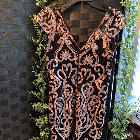 Soieblu Size Medium evening/party Dress.  Black lining with pink detailed lace - Picture 4 of 15